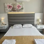 Hotel Club Side