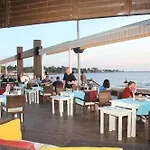 Side Beach Club 3*