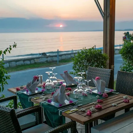 Side Beach Club Side
