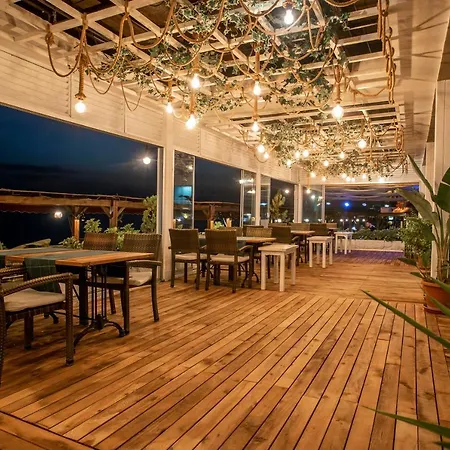 Side Beach Club 3*