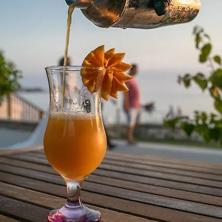 Side Beach Club Hotel