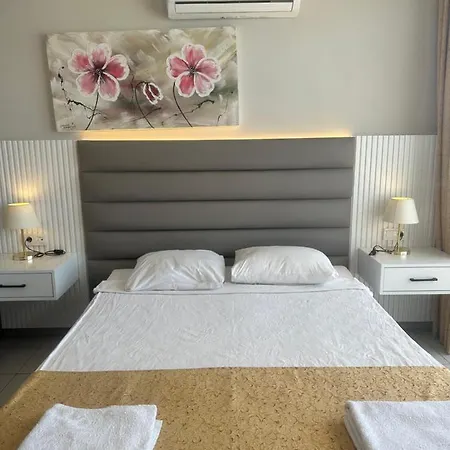 מלון Side Beach Hotel סייד