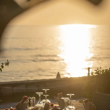 Side Beach Hotel מלון סייד