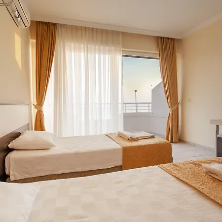 Club Ξενοδοχείο 3*