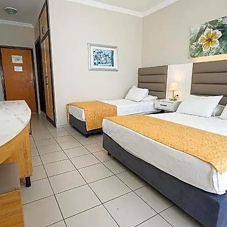 מלון Side Beach Hotel