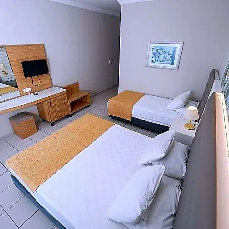 Side Beach Hotel מלון