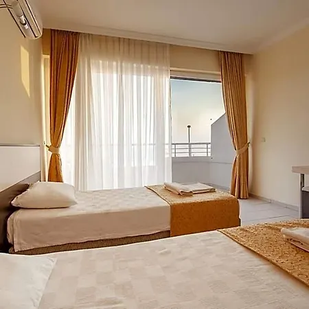 Side Beach Hotel מלון