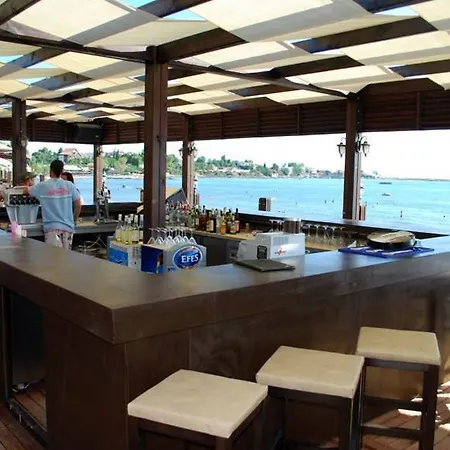 Side Beach Club 3*