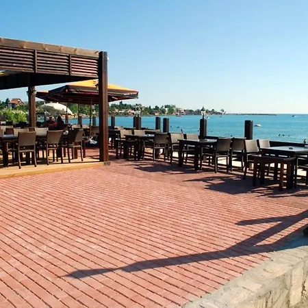 Side Beach Club 3*