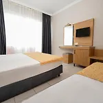 Club Ξενοδοχείο 3*