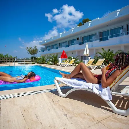 Hotel Club 3*