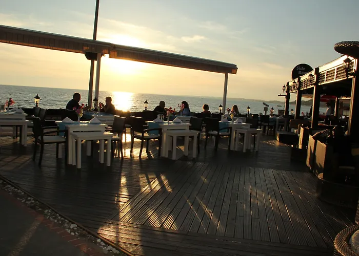 Side Beach Club Hotell 3*